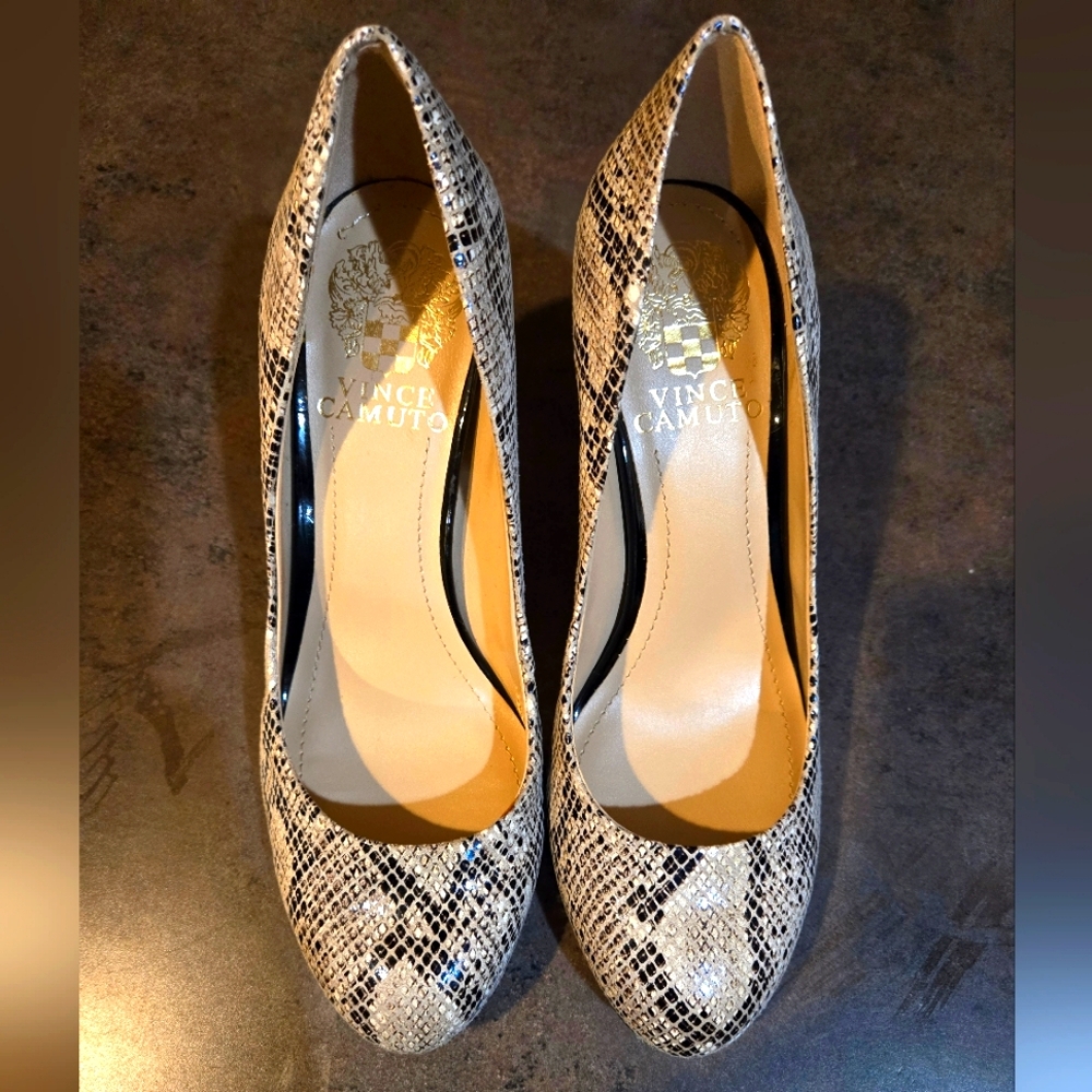 Brand new Vince Camuto patent leather heel. Size 6